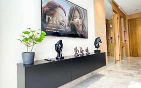 Modern Studio With Balcony & Parking Les Princesses 204